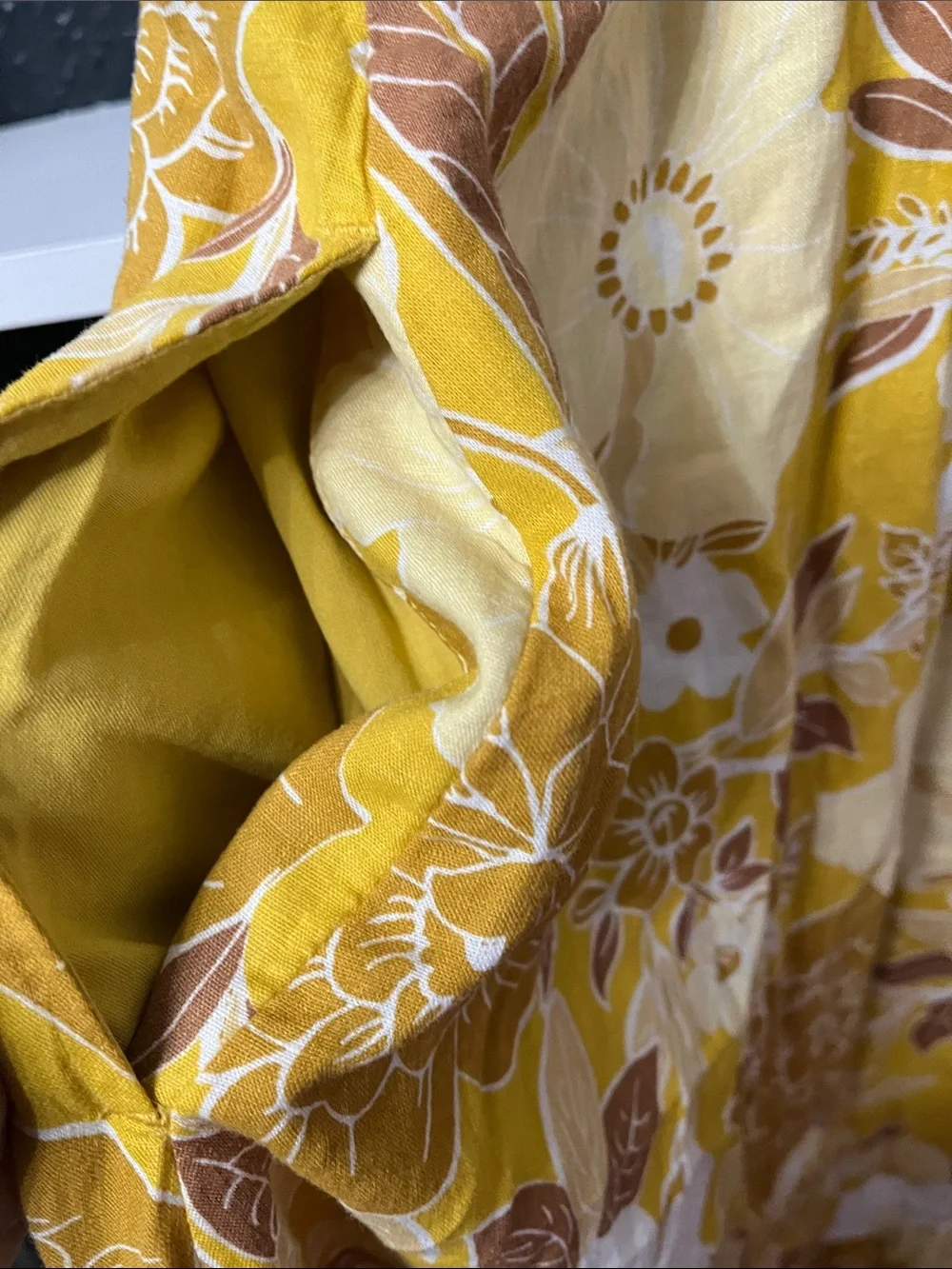 Abercrombie & Fitch lightweight yellow